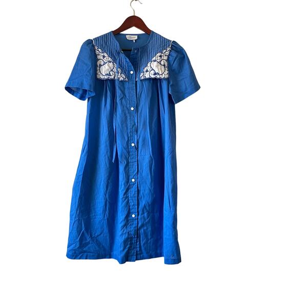Vintage 50s/60s Blue House Dress Snap Buttons Embroidered Collar Size M - Picture 1 of 7